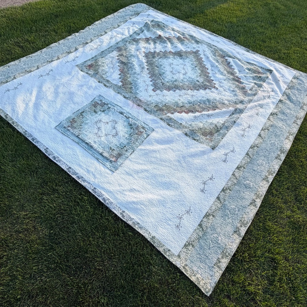 B+ JCPenney Home Collection Quilt Sage Green Floral Log Cabin Patchwork 120x110